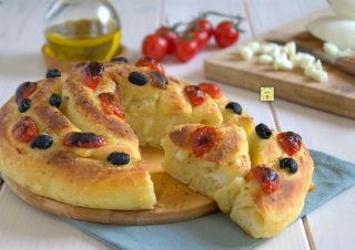 focaccia arrotolata farcita