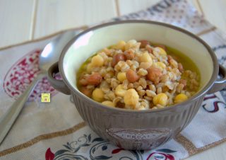 zuppa di farro e legumi