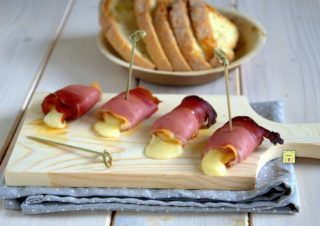 involtini di speck e scamorza