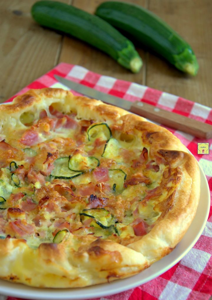 Sfogliata zucchine prosciutto e mozzarella, gustosa, facile e veloce