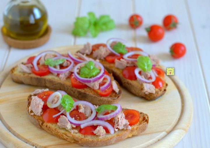 bruschette tonno e cipolla