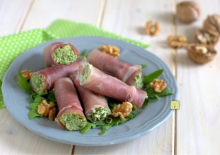 involtini prosciutto rucola e noci