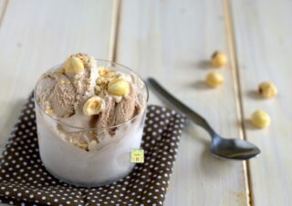 gelato alla nocciola
