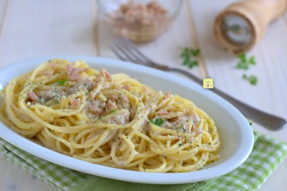 Spaghetti con crema di tonno e mozzarella