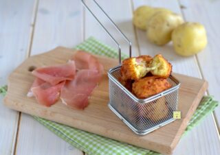 frittelle patate scamorza e speck