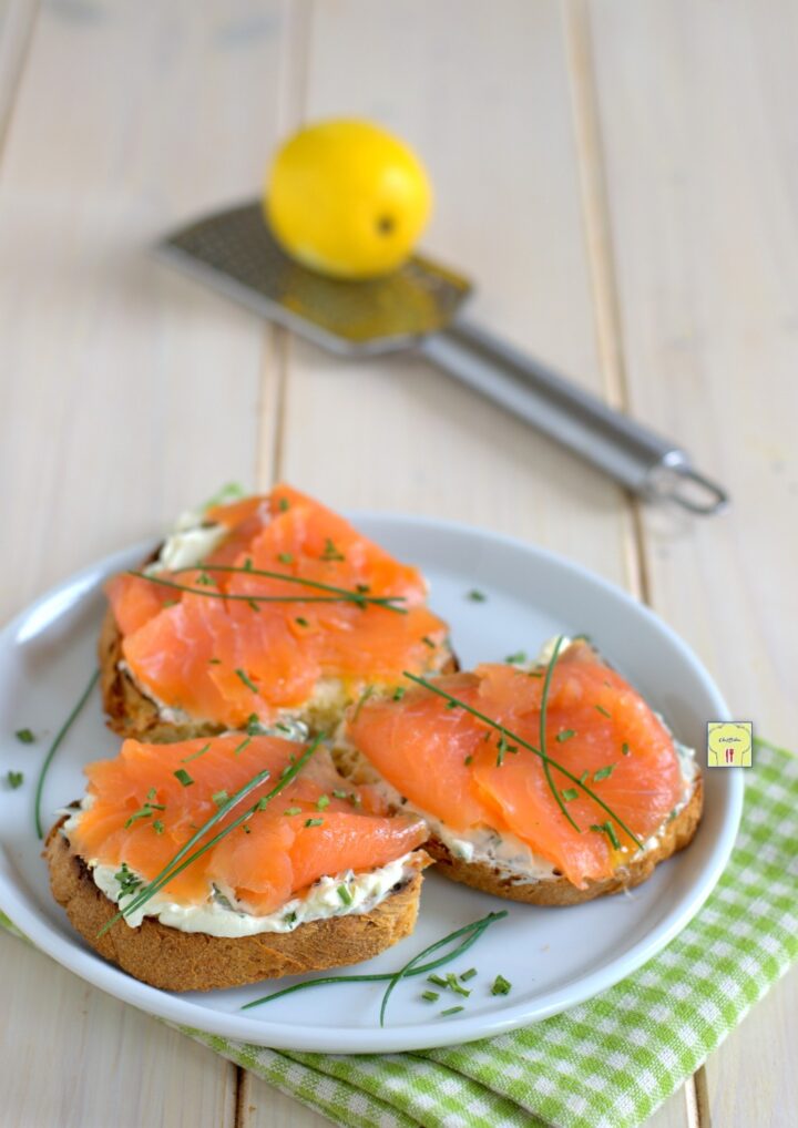 Bruschette al Salmone antipasto fresco, sfizioso e irresistibile