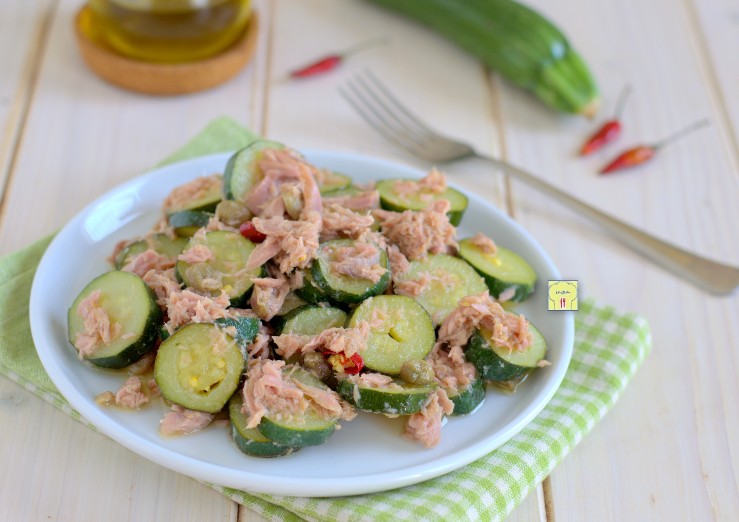 Insalata di Zucchine e Tonno gustoso piatto con ingredienti semplici