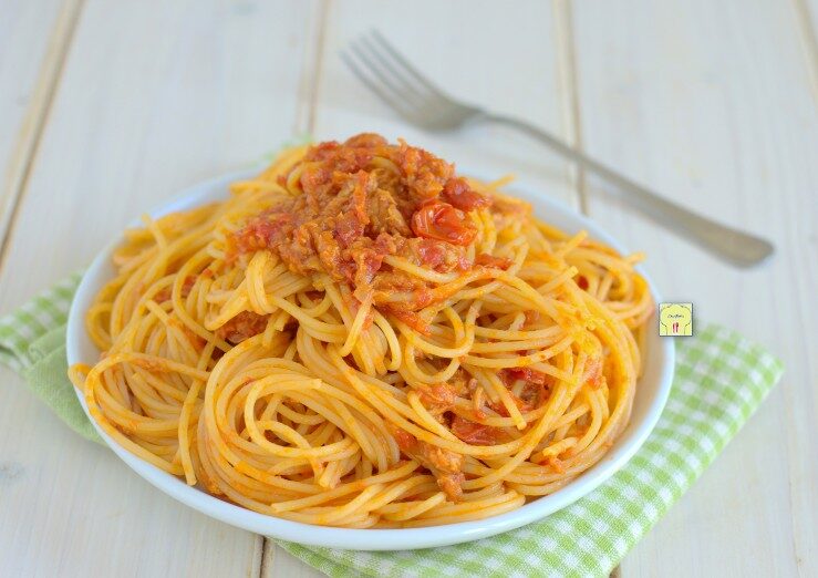 Spaghetti al tonno alla bolognese
