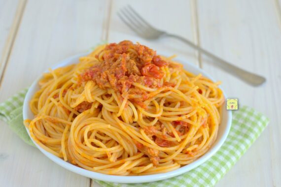 Spaghetti al tonno alla bolognese