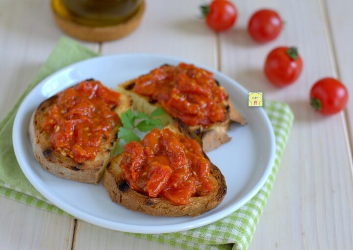 crostini con pomodoro alla contadina