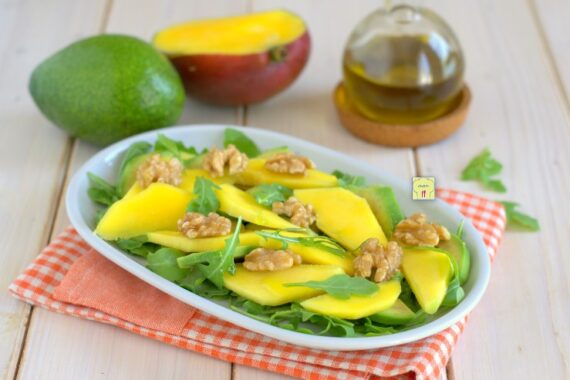 Insalata di mango avocado e rucola