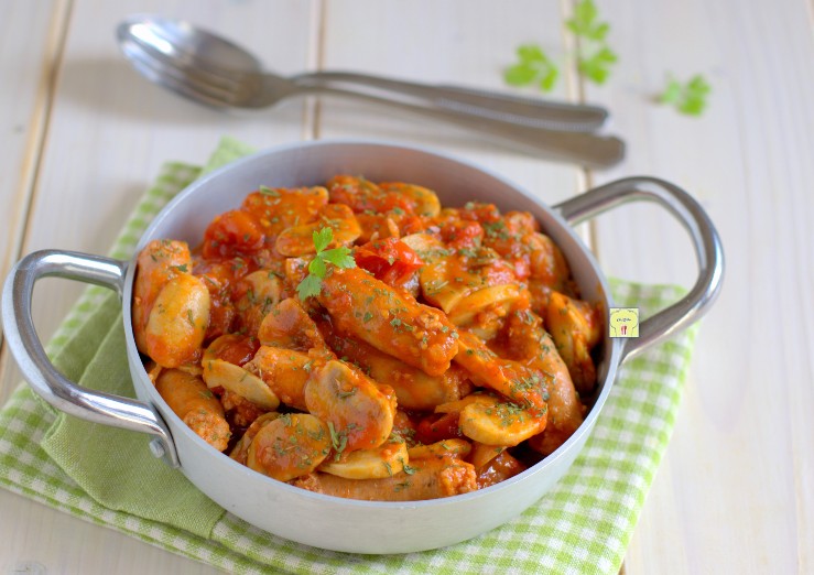 spezzatino di salsiccia e funghi
