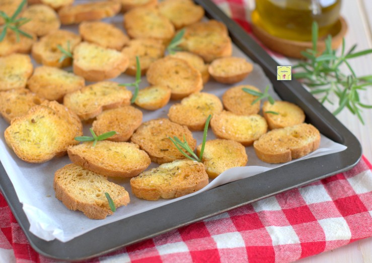 Crostini al Rosmarino irresistibile snack facilissimo e velocissimo