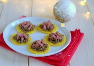 tartine di polenta lenticchie e cotechino