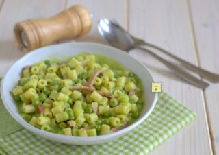pasta piselli e speck cremosa