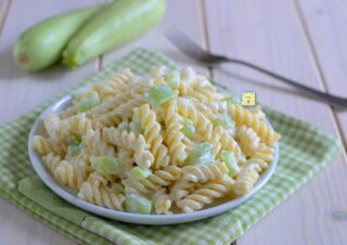 pasta fredda zucchine e formaggio spalmabile