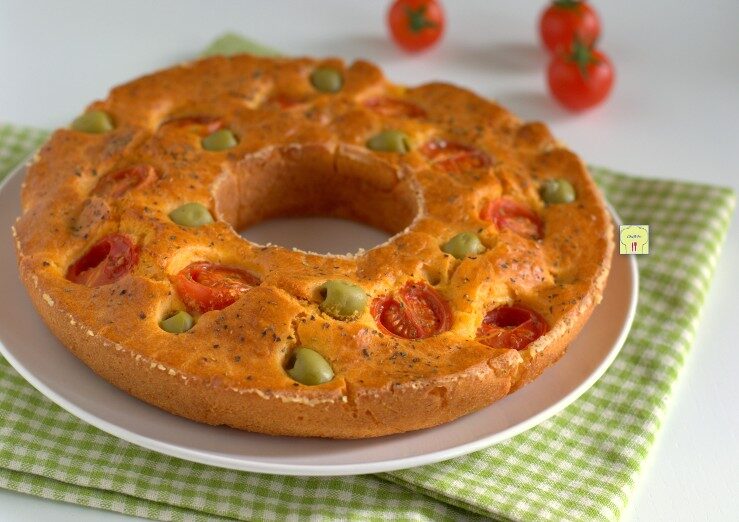 Ciambella rustica pomodorini e olive