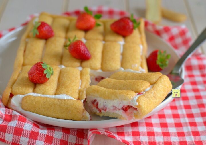 torta di pavesini alle fragole