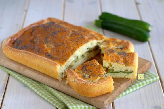 Torta rustichella zucchine e scamorza