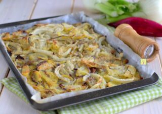 finocchi patate e cipolle al forno