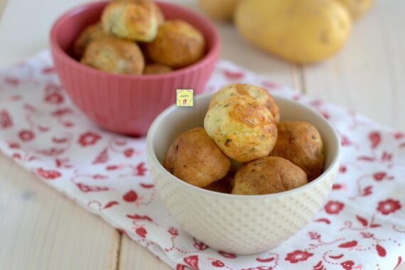 Palline di patate in friggitrice ad aria