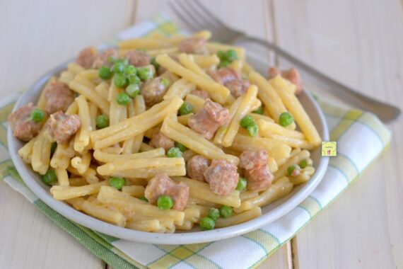 Pasta salsiccia e piselli