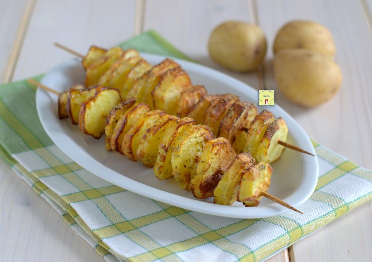 spiedini di patate in friggitrice ad aria