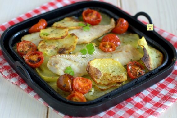 Merluzzo pomodori e patate in friggitrice ad aria