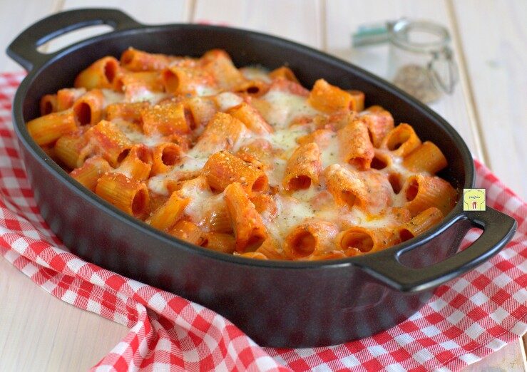 Pasta al forno alla Pizzaiola primo piatto semplice e facilissimo