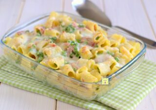 pasta al forno prosciutto e piselli