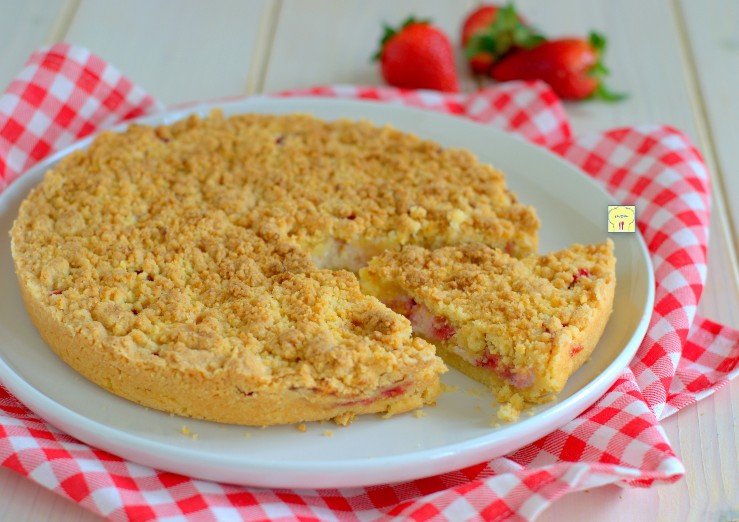 sbriciolata ricotta e fragole in friggitrice ad aria