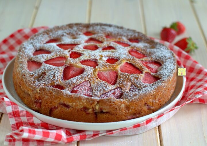 torta soffice fragole e yogurt