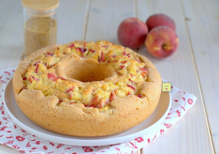 ciambella alle pesche