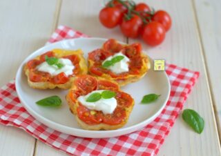 mini tarte tatin ai pomodorini