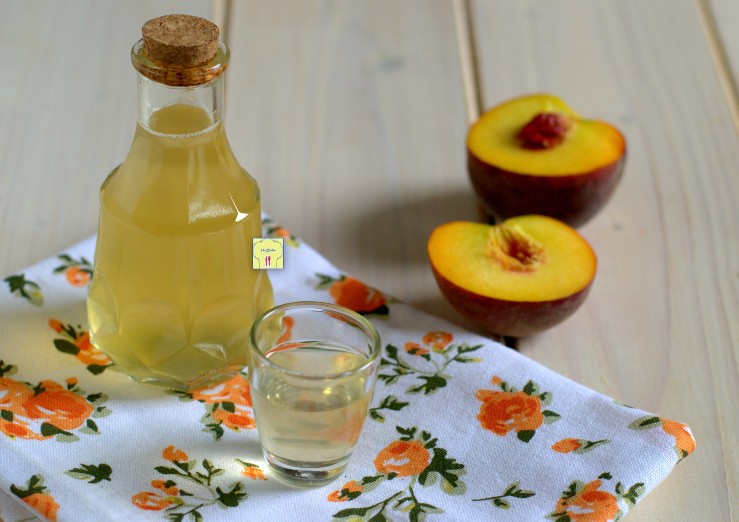 liquore alla pesca