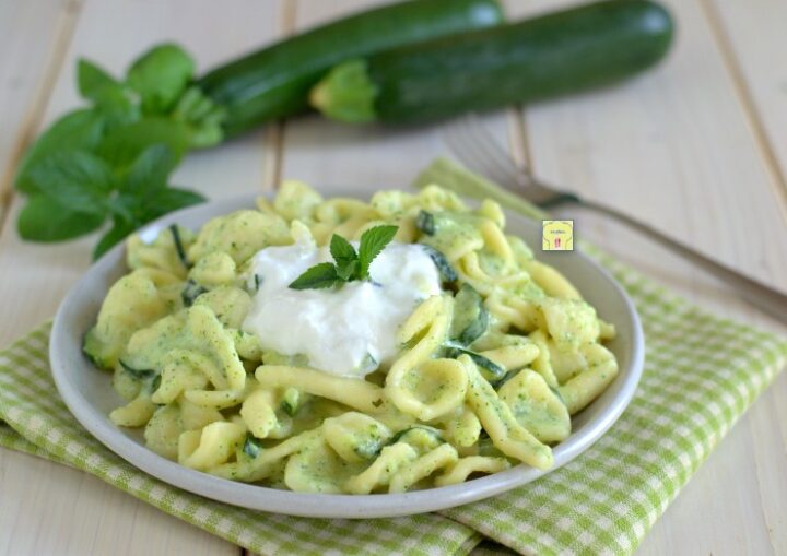 pasta con zucchine e crema di burrata