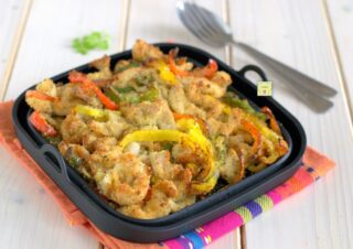 straccetti di pollo e peperoni in friggitrice ad aria