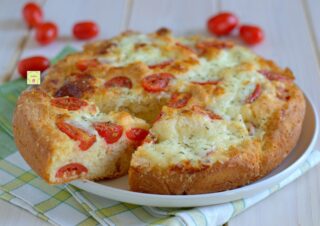 torta salata pomodorini e stracchino