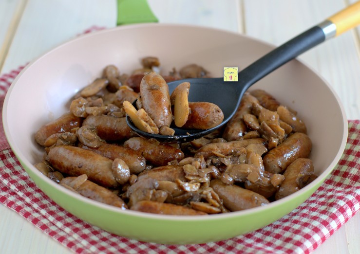 salsiccia e funghi in padella