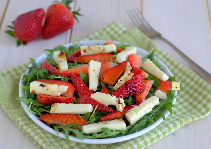 insalata di fragole rucola e formaggio