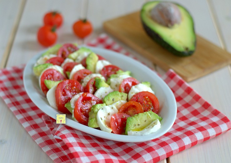 insalata caprese all’avocado