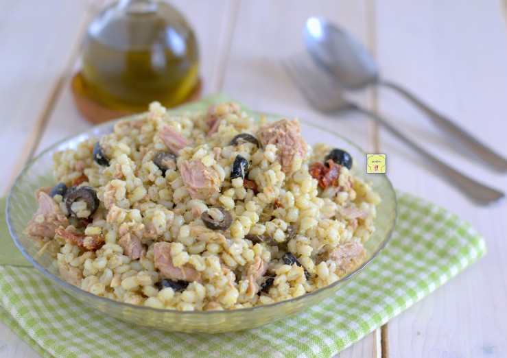 insalata di orzo tonno e olive