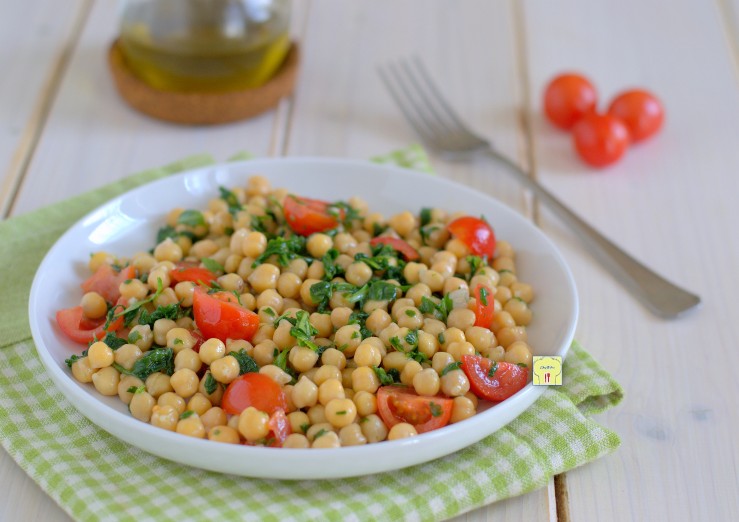insalata di ceci rucola e pomodorini