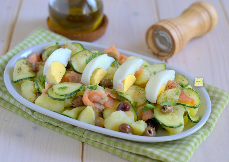 insalata di patate zucchine salmone e olive