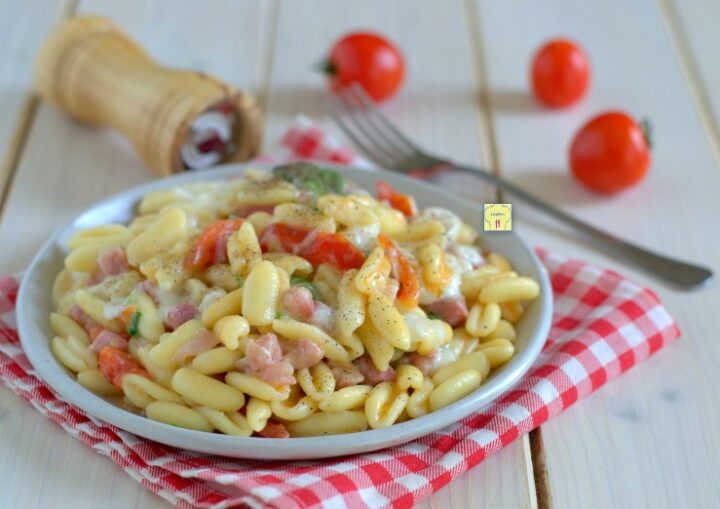 pasta cremosa pancetta pomodorini rucola