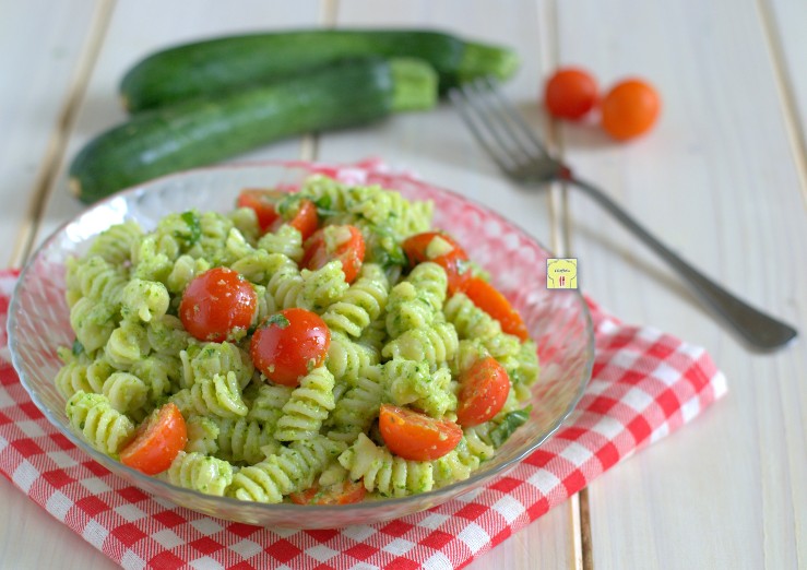 pasta fredda al pesto di zucchine