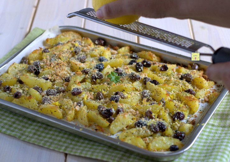 patate croccanti alle olive limone e mandorle