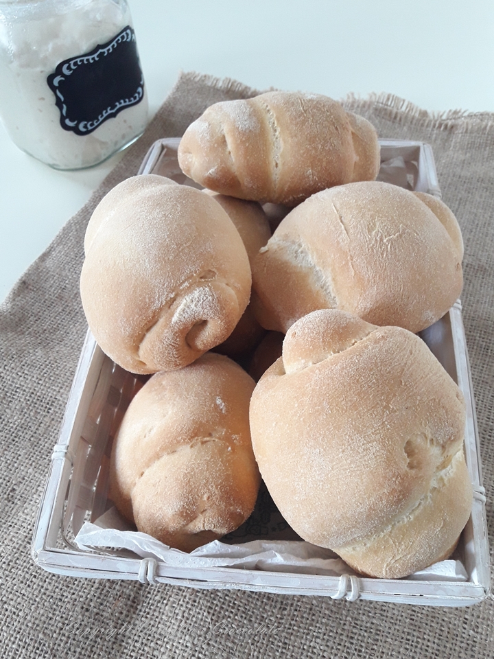 Pane con lievito madre a lunga lievitazione - Ricetta base