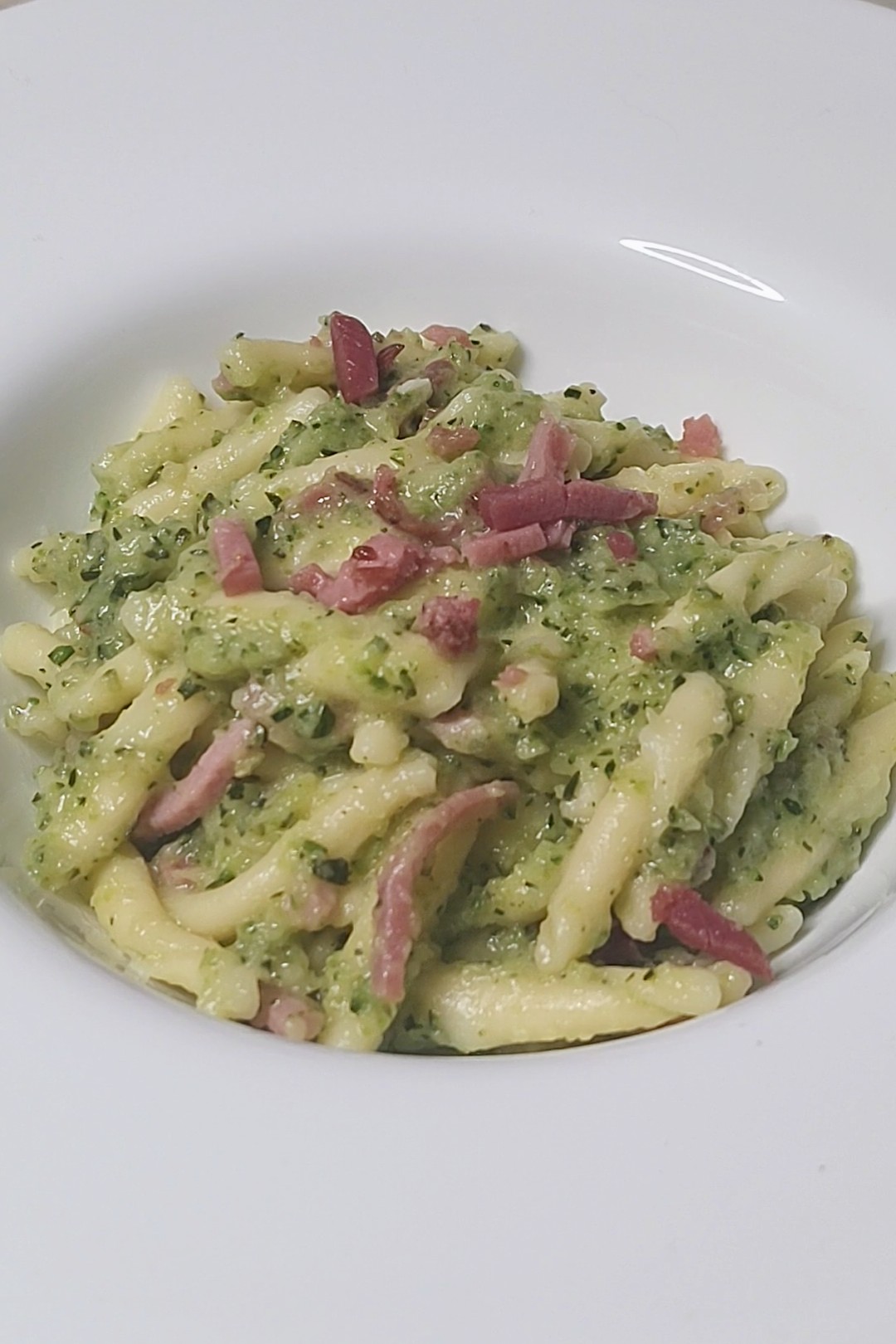 Strozzapreti con crema di zucchine e speck croccante - Blog di ...