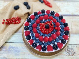 Torta fredda ai frutti di bosco